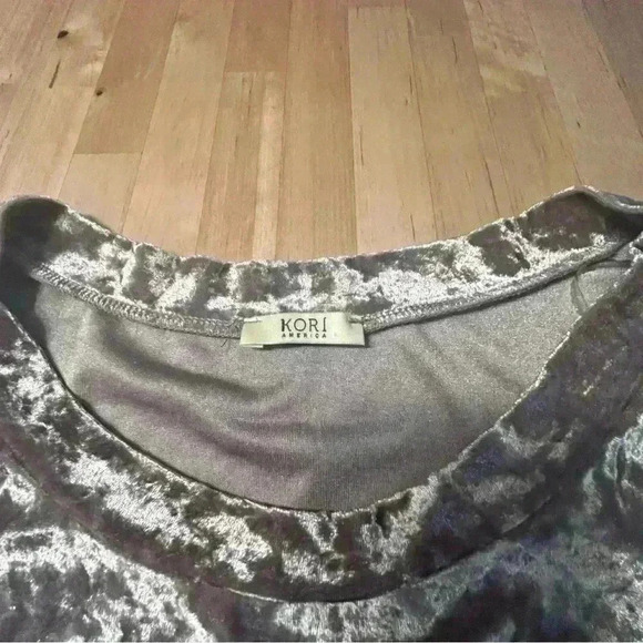 2 for$15 Kori America Crushed Velvet Blouse - Picture 4 of 9